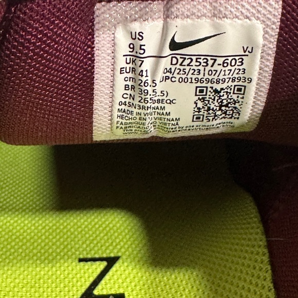 Women’s Nike Metcon 9 vivid purple, never worn. - Picture 3 of 8